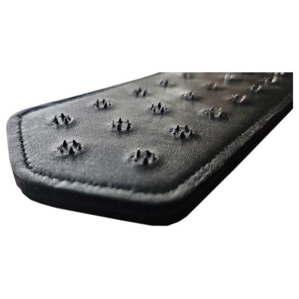 Rouge - odinė pliaukštukė su kniedėmis - juoda